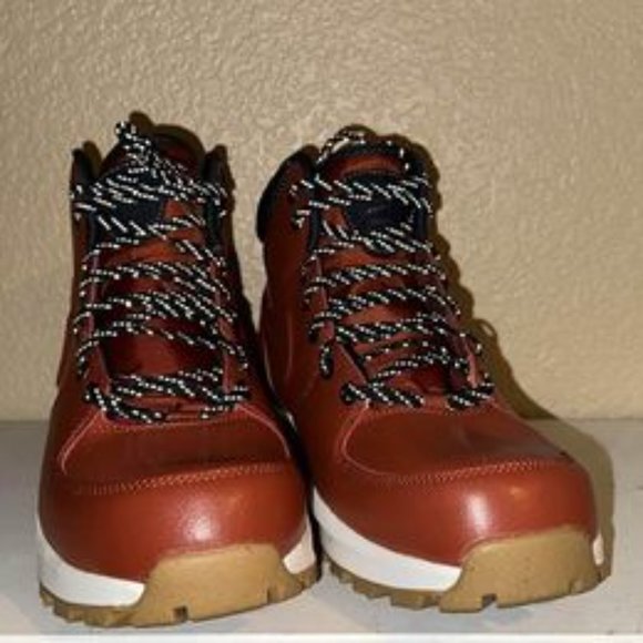 NEW!! Men's Nike hiking Boots size 11 - Picture 2 of 5